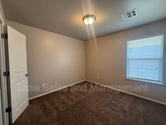 Building Photo - 2408 Alta Vista Ln