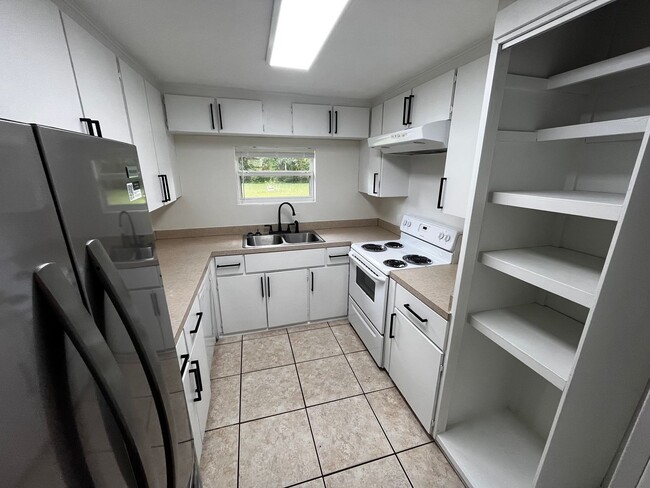 Building Photo - 1017 Hardwick Ave