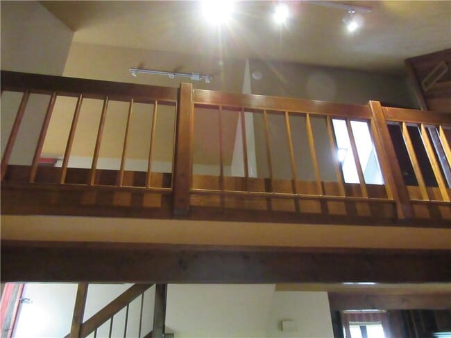 Building Photo - 2907 Summit Dr