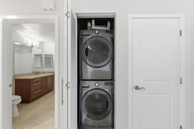 Building Photo - 1375 Lick Ave