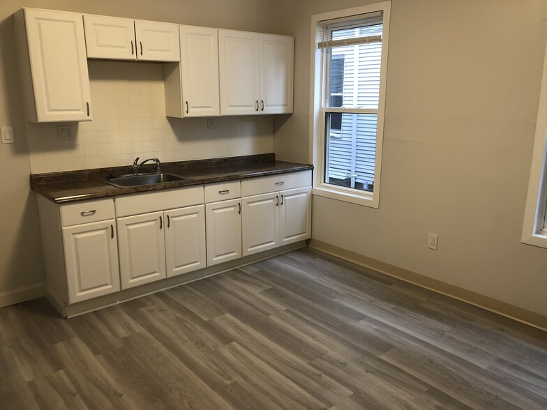 Building Photo - 154 Stanwood St