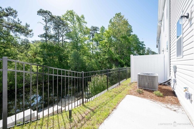 Building Photo - 209 Banbury Ln
