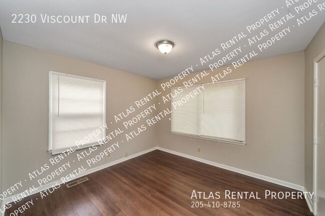 Building Photo - 2230 Viscount Dr NW
