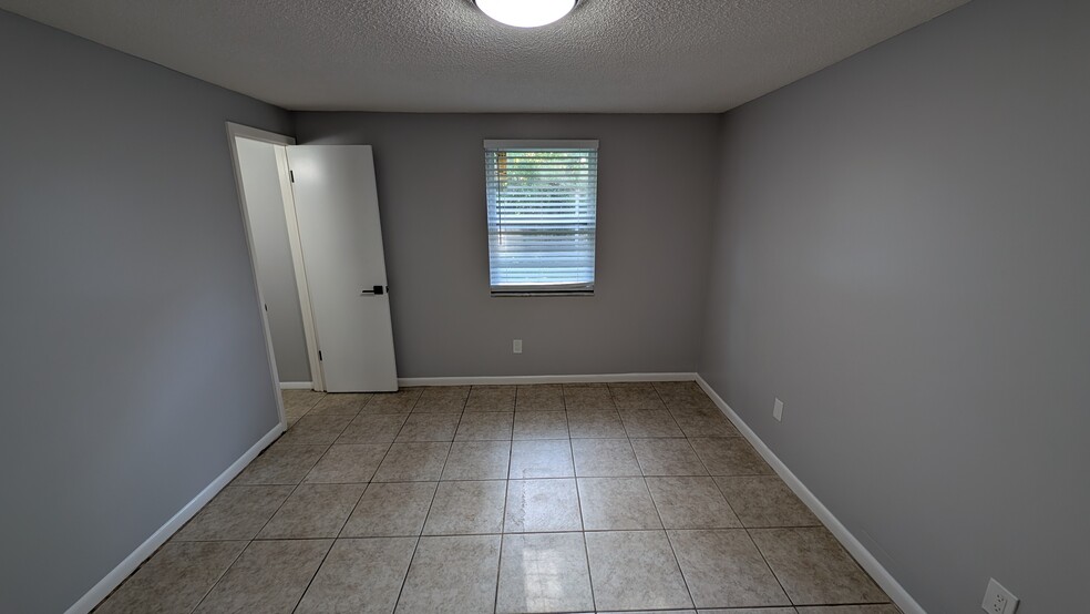 Primary bedroom - 7650 Club Duclay Dr