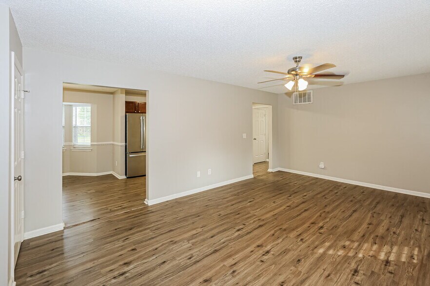 Building Photo - 4817 Farmview Dr
