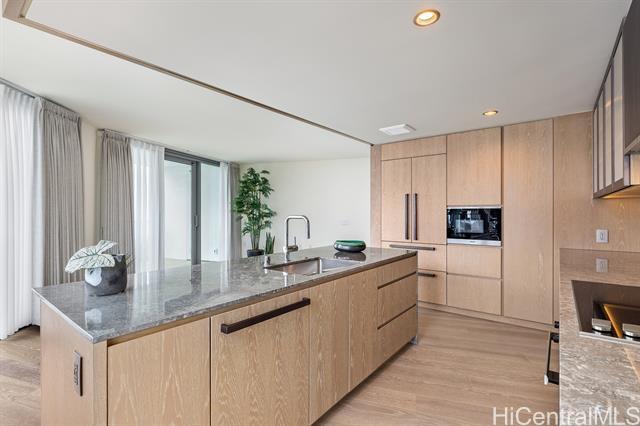 Building Photo - 1000 Auahi St