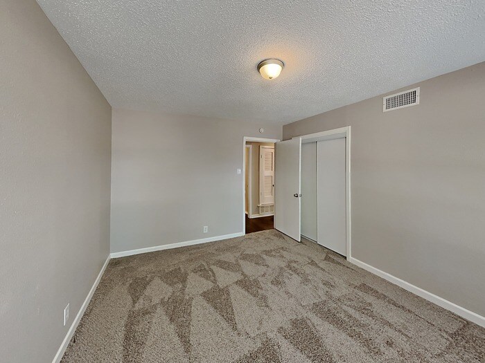 Building Photo - 5201 Sabelle Ln