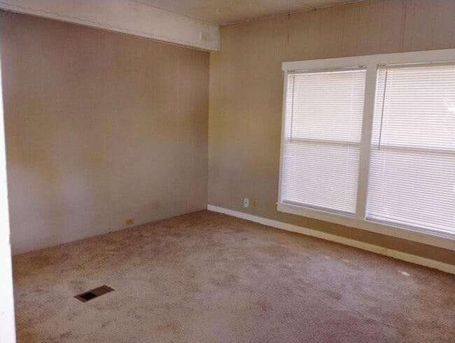 Building Photo - 2 Bedroom 1 Bath home for rent in Granbury...