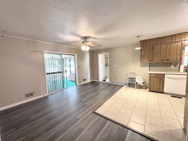 Building Photo - 2105 Hobson Ct