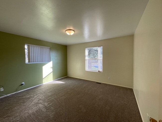 Building Photo - Spacious House on the Northeast Bench in Orem