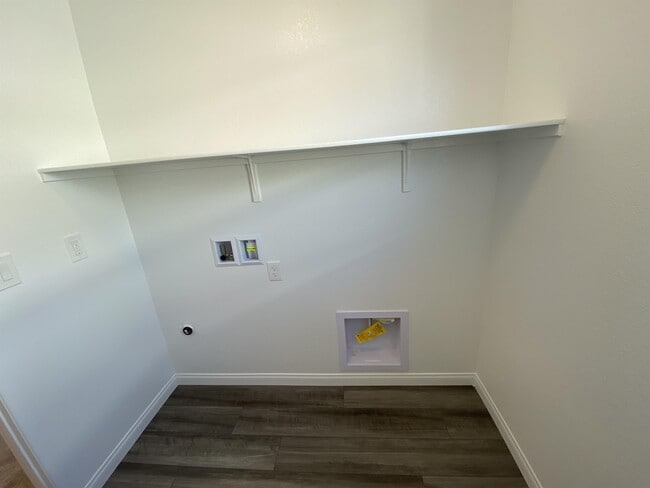 Building Photo - 2212 Stone Well Rd