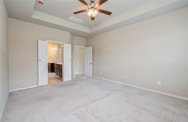 Building Photo - 15702 Whisper Woods Dr