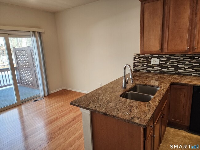 Building Photo - 158 Sterling Dr