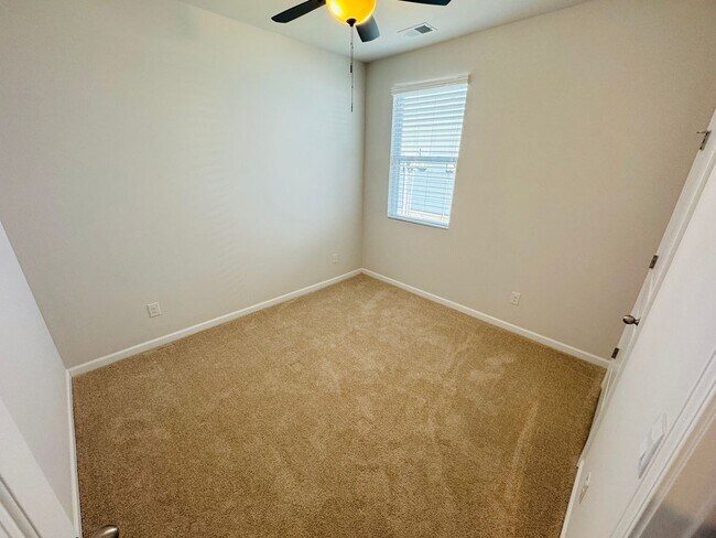 Building Photo - FOR LEASE- ONE LEVEL, SINGL-FAMILY HOME IN...
