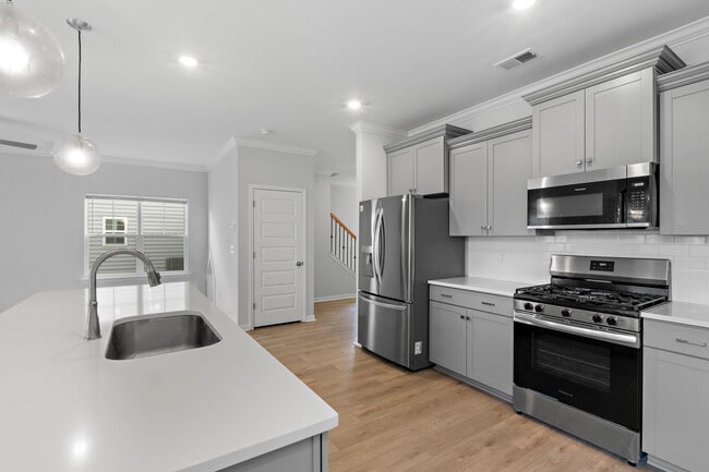 Building Photo - 837 Peony Ln