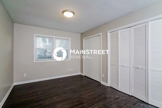 Building Photo - 3 Bedroom Pet-Friendly Home in Louisville, KY with Main Street Renewal