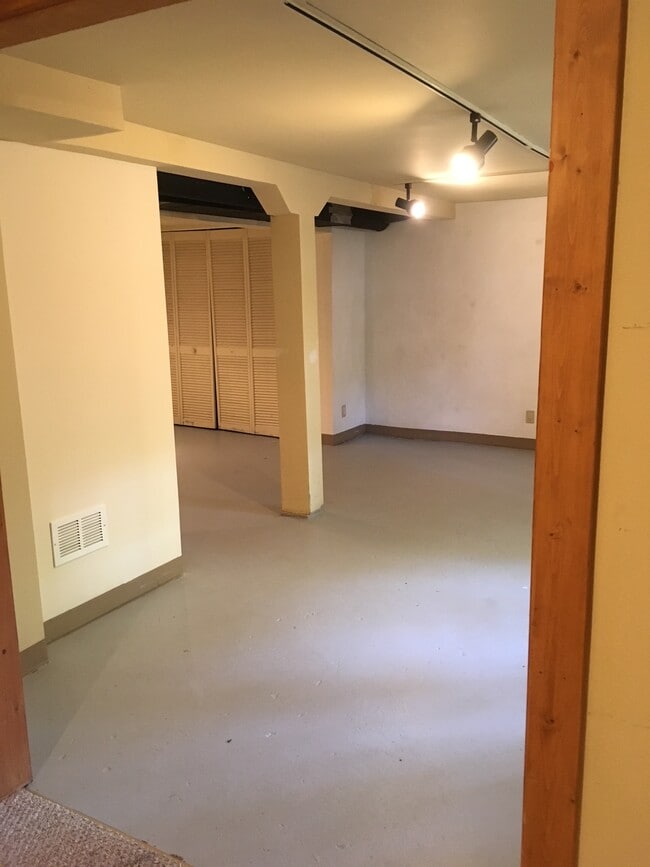 Building Photo - 8411 Abbott Ln