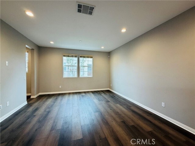 Building Photo - 160 E Commercial St