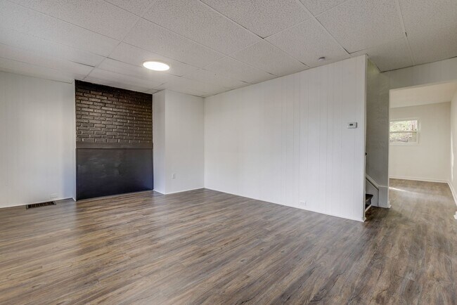 Building Photo - Available August 2026 - Fully Renovated 2 Bedroom in AMAZING Location!!