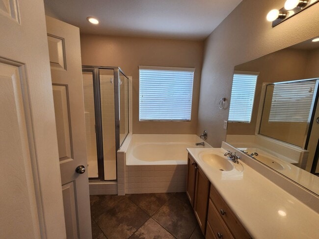 Building Photo - Spacious 3Bed/2Bath/2Car home nestled in the desirable Anthem Highlands Community