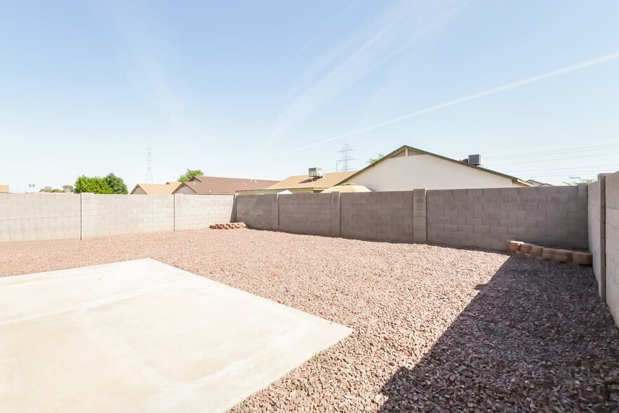 Building Photo - 11517 W Charter Oak Rd