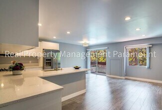 Building Photo - Spacious Condo with Relaxing Pool Views
