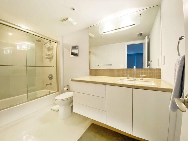 Building Photo - 3000 N Ocean Dr