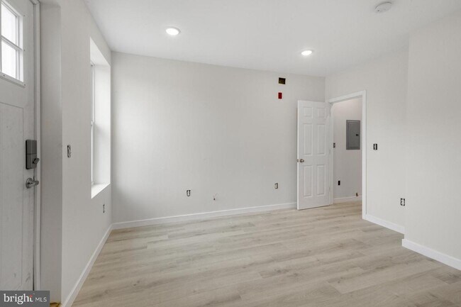 Building Photo - 223 S 45th St