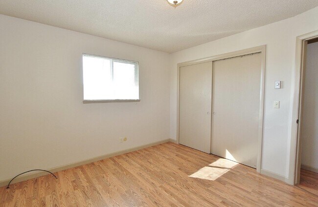 Building Photo - 23750 Fox Ave