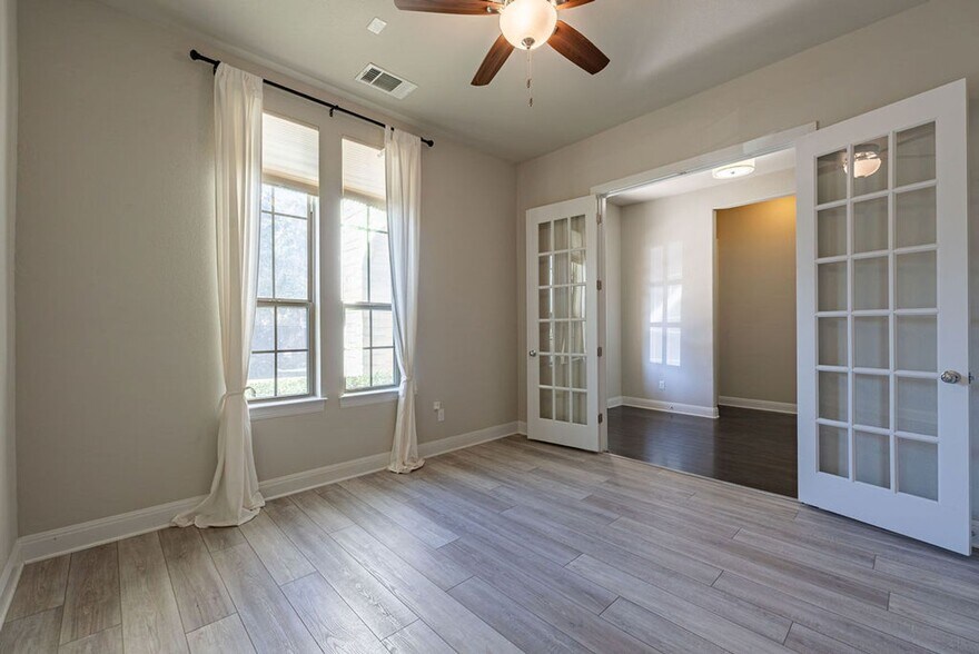 Building Photo - 205 Barefoot Park Ln