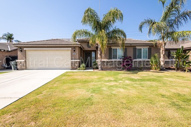 Building Photo - 4 Bedroom/2 Bath Home with Solar - $2695 p...
