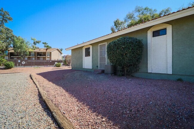 Building Photo - 1336 E Mountain View Rd
