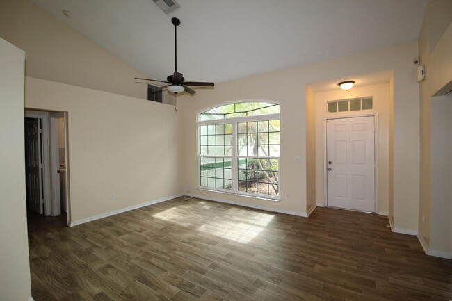 Building Photo - 2073 SW Capeador St