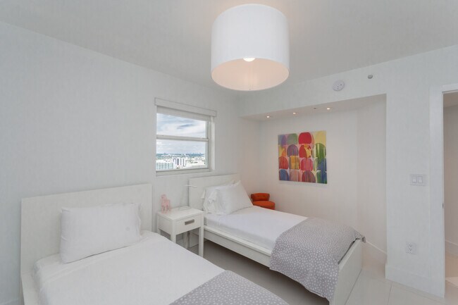 Building Photo - 6301 Collins Ave