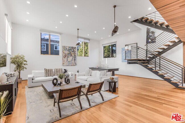 Building Photo - 661 Broadway St