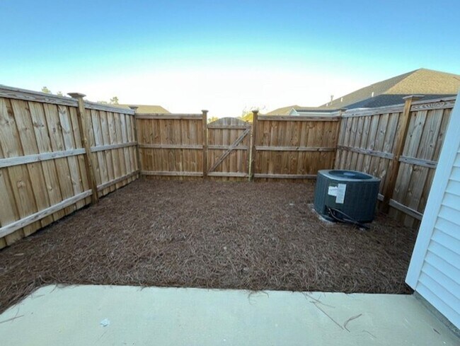 Building Photo - Perfect Paramount Point Property!