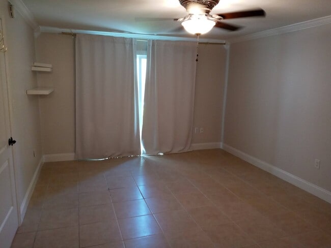 Building Photo - 536 Orange Dr