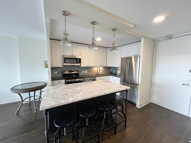 Building Photo - 2020 N Lincoln Park W