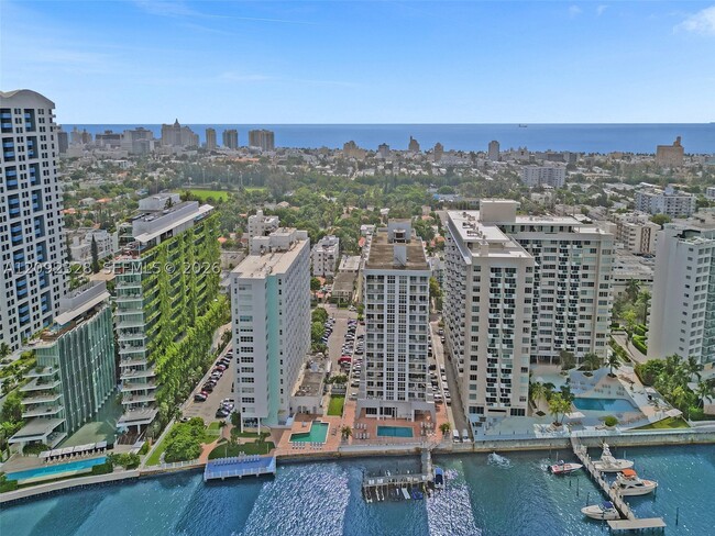Building Photo - 1228 West Dr