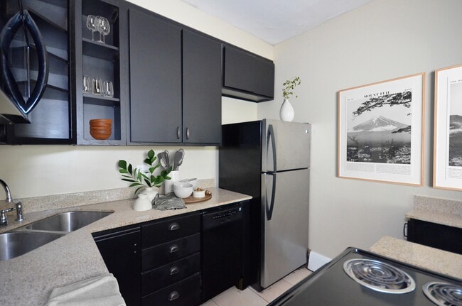 Kitchen with Granite Counters - Lindsay 414