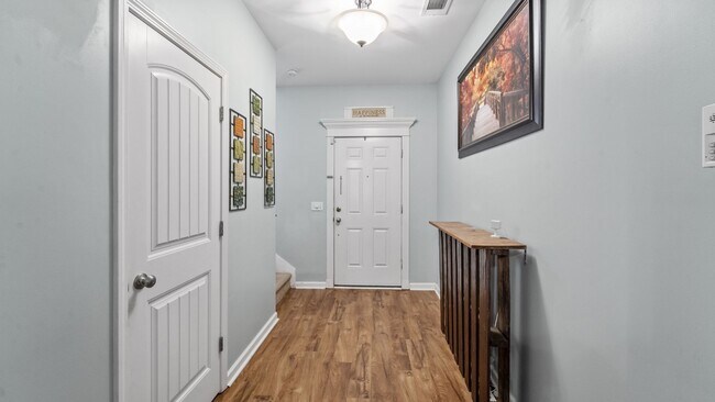 Building Photo - Spacious 3BR Home with Fenced Yard Near Ft. Stewart