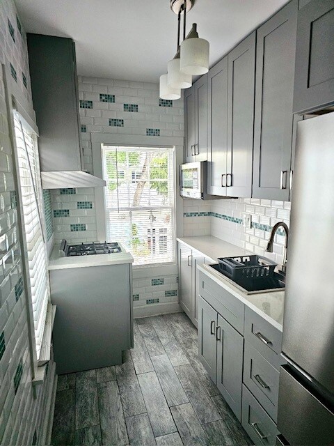 Primary Photo - 901 White St