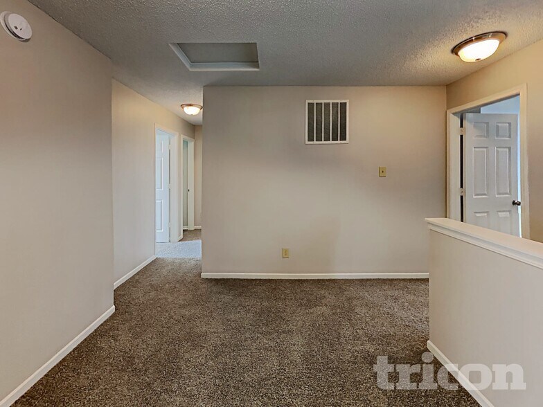 Building Photo - 8007 States Bend Dr