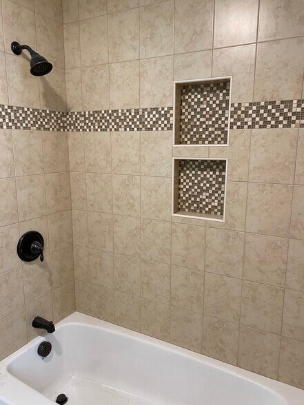 Building Photo - 321 Turner St