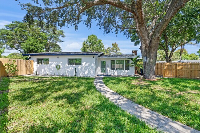 Building Photo - 1517 NW 12th Ave