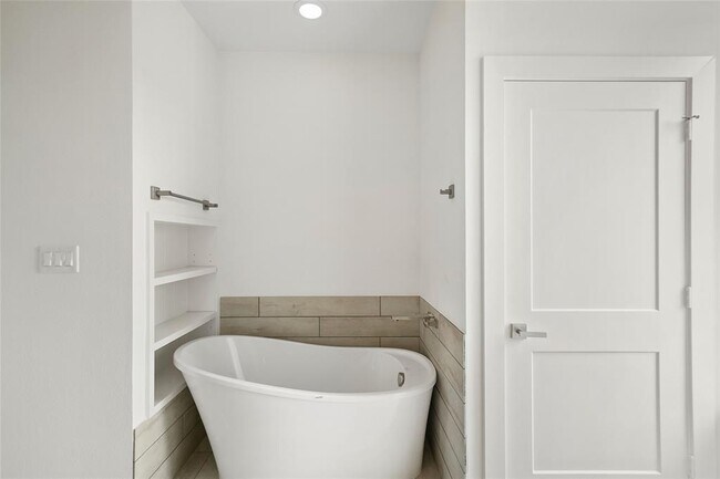 Building Photo - 1539 W 23rd St