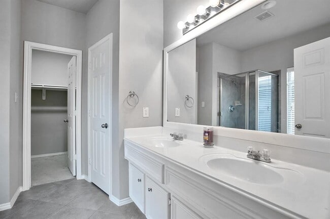 Building Photo - 22010 Shortfin Mako Ct