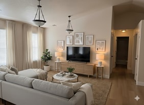 Building Photo - 956 W 580 S