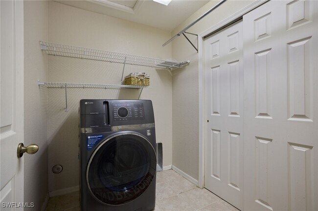 Building Photo - 2059 Willow Branch Dr