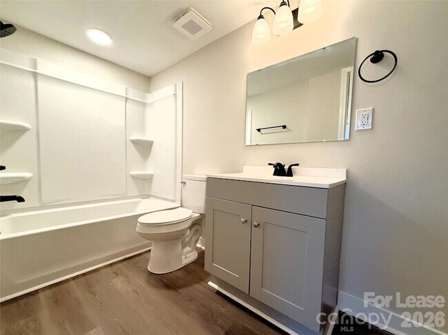 Building Photo - 801 Davenport St